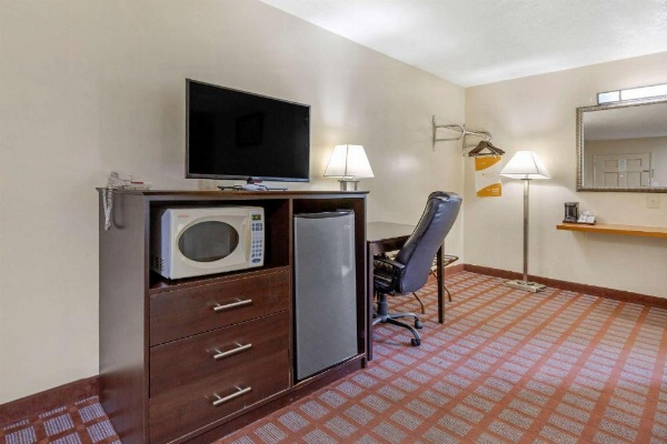 Econo Lodge Woodstock  Shenandoah Valley I 81 image 24
