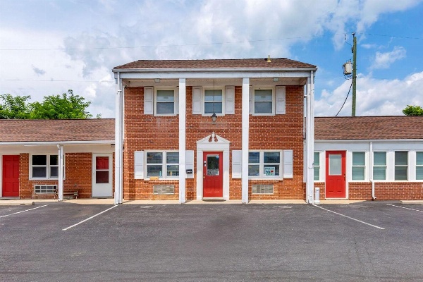 Econo Lodge Woodstock  Shenandoah Valley I 81 image 3