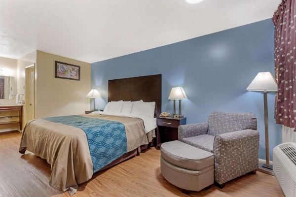 Econo Lodge Woodstock  Shenandoah Valley I 81 image 8